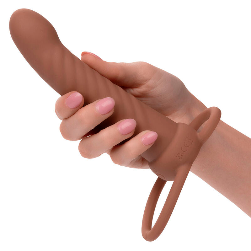CALEXOTICS - MAXX RIBBED DOBLE PENETRADOR 10 VIBRACIONES MARRÓN
